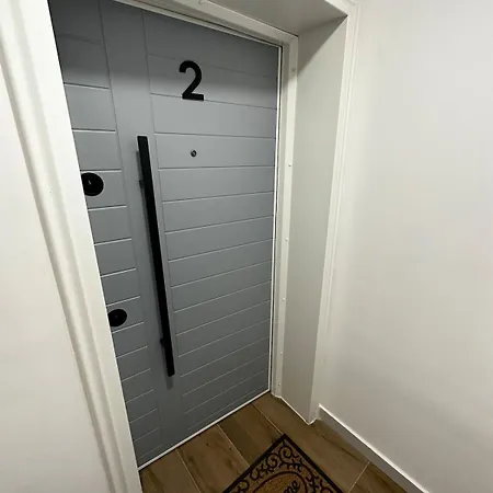Tech, Center Apartment *