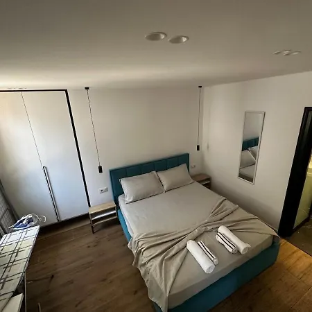 Tech, Center Apartment