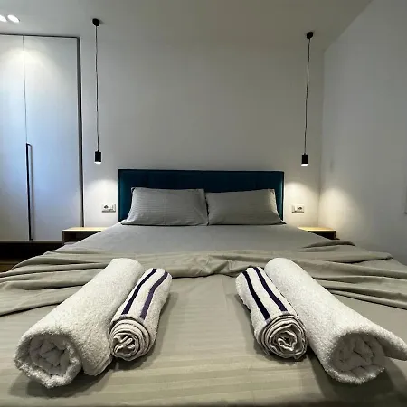 Apartment Tech, Center